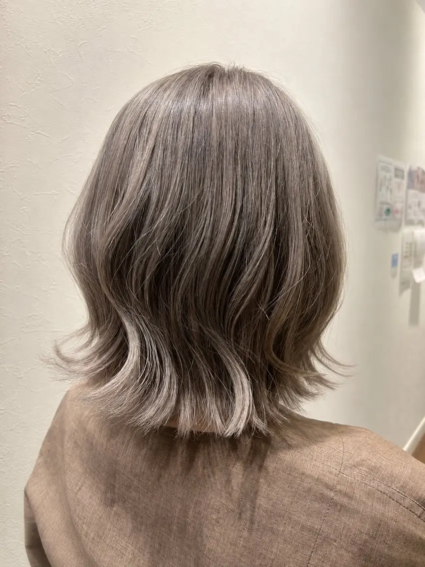 ミディアム カラー 林 玲美のヘアスタイル