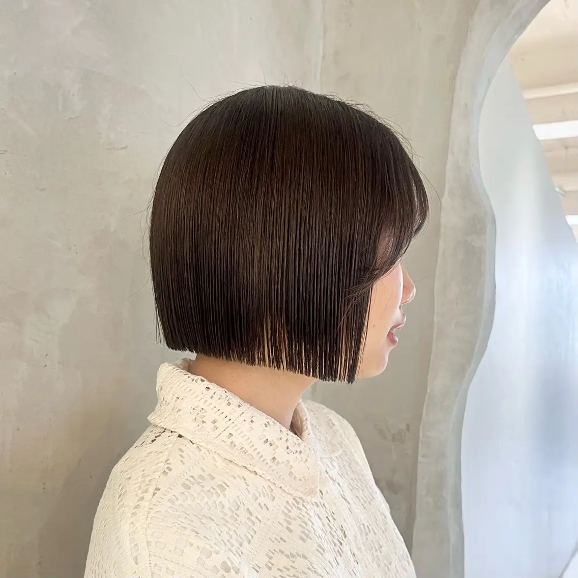 ミディアム 切りっぱなしボブ ボブ カット ヘアカラー トリートメント 切りっぱなしボブ/ 艶カラー/綾莉のヘアスタイル