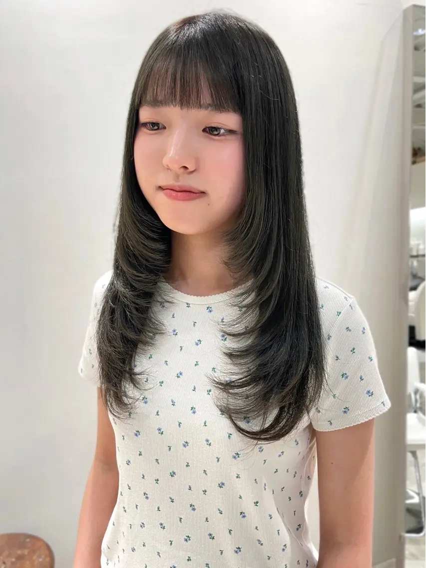 ロング カラー カット ヘアカラー 林 千聖のヘアスタイル