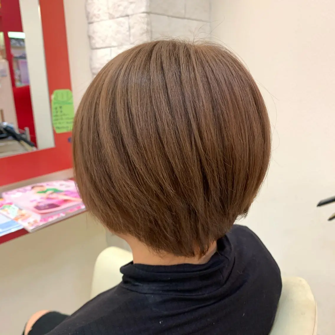 ショート カラー ベージュカラー ブリーチ ショートヘア 櫻井 なんなのヘアスタイル