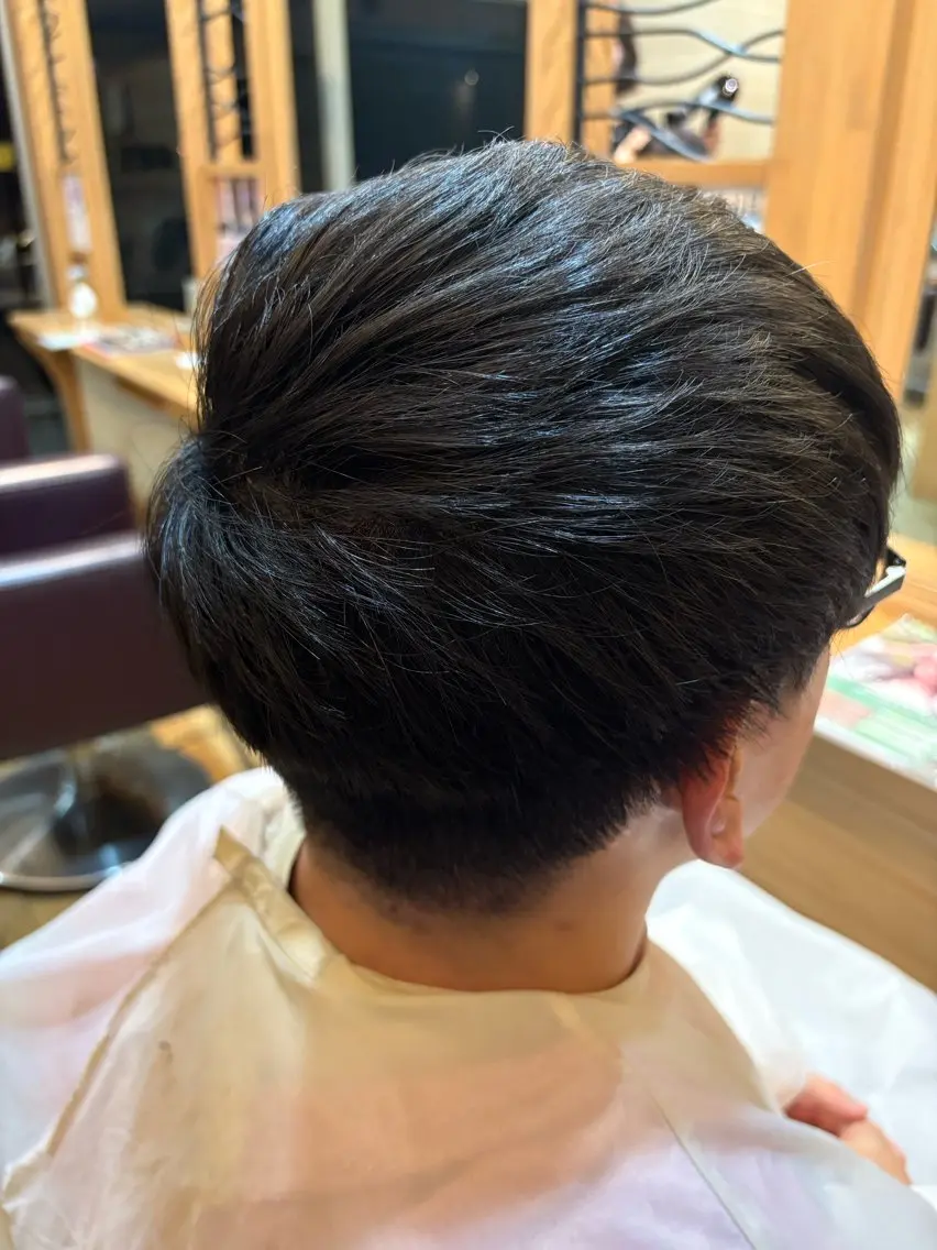 カラー メンズ 黒髪 ブルーカラー ブルーブラック ヘアカラー カラーモデル/ 戸苅法永のヘアスタイル