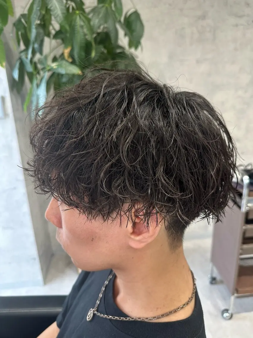 ショート パーマ メンズ メンズパーマ 波巻きパーマ スパイラルパーマ カット パーマ ユウ🪄 パーマ指名No1のヘアスタイル