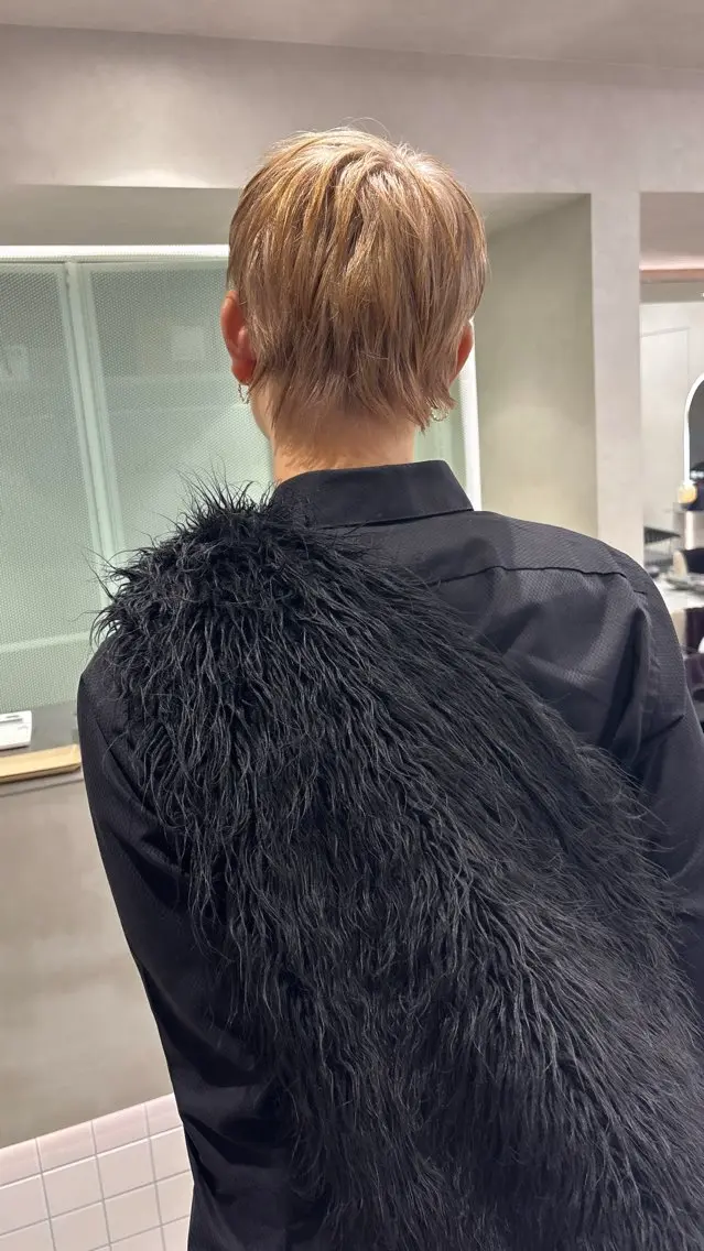 メンズ メンズブリーチ メンズハイトーン ヘアカラー トリートメント Yuta✂︎ 韓国レイヤー🪽のヘアスタイル