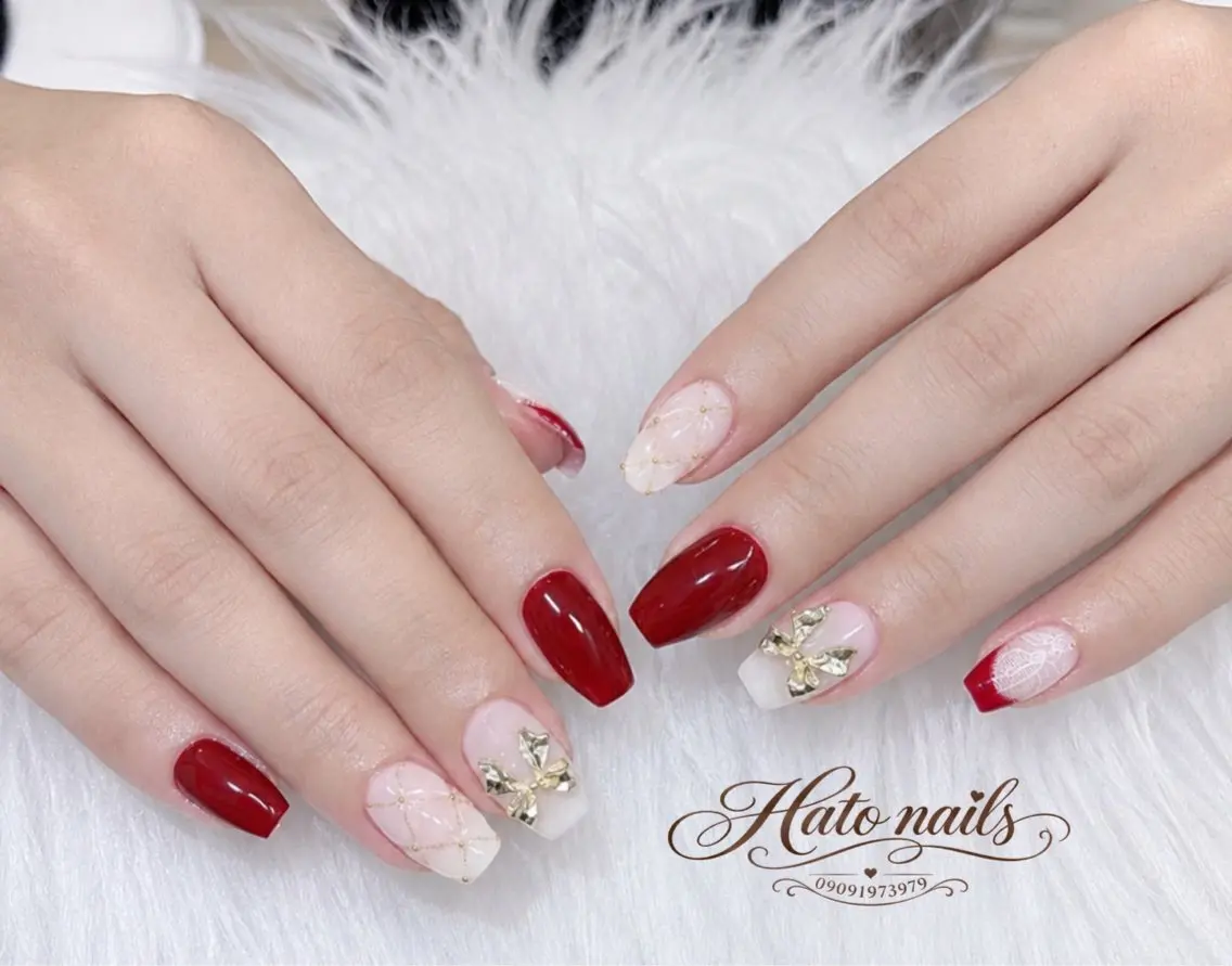 ネイル ボルドー ゴールド レース 持ち込み リボン ハンドネイル Hato Nailsのネイルデザイン