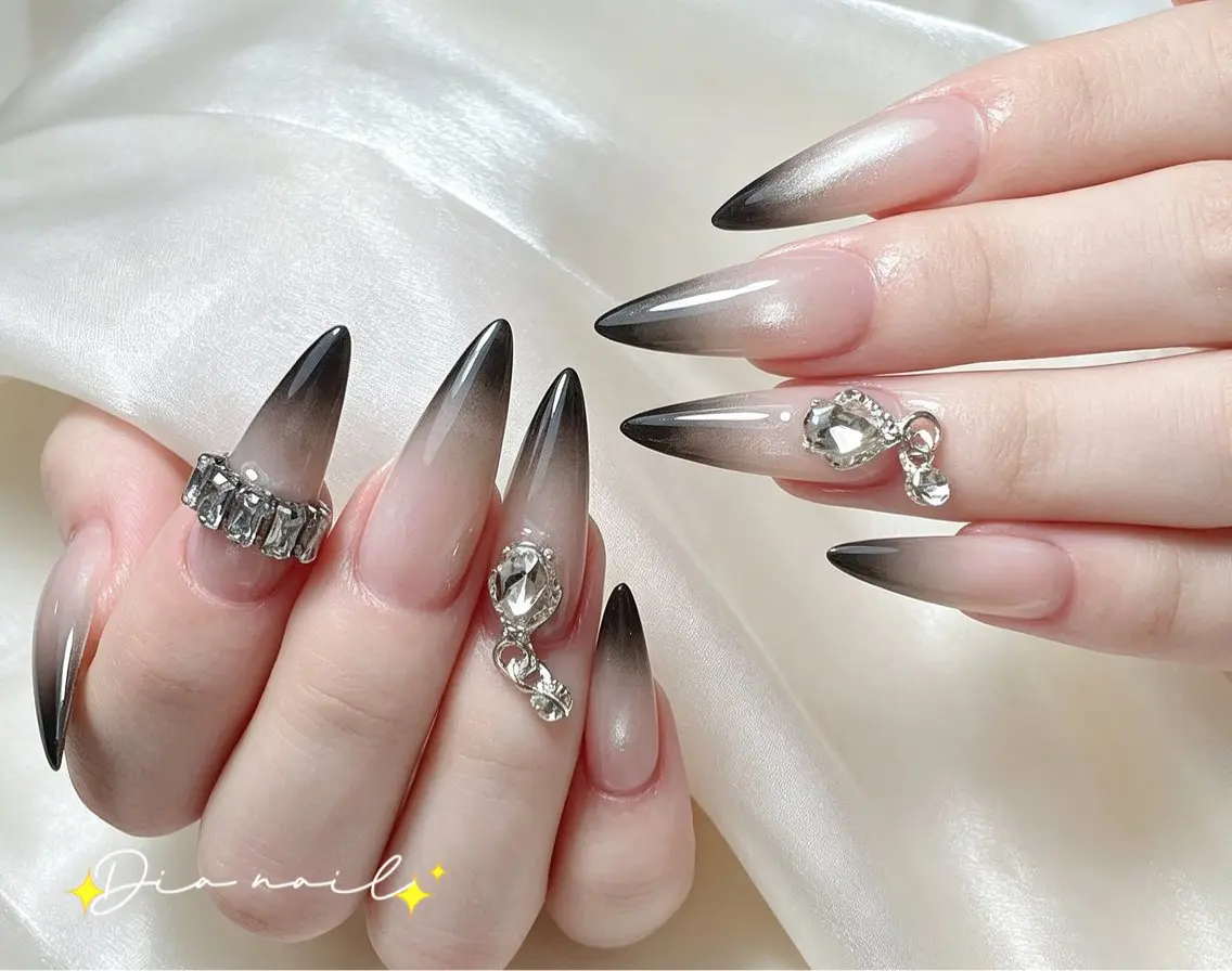 ネイル フットネイル 韓国ネイル レース マグネットネイル ニュアンスネイル ハンドネイル Dia nail サロンのネイルデザイン