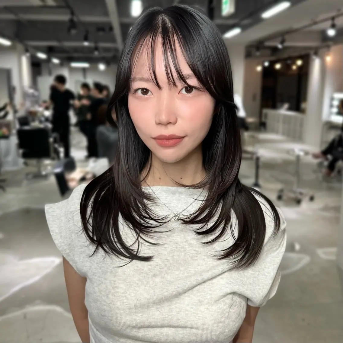 ミディアム くびれヘア 顔まわりレイヤー 顔周りカット 韓国風ヘア くびれレイヤー カット ヘアカラー トリートメント 心斎橋 韓国レイヤ ー指名No.1renのヘアスタイル