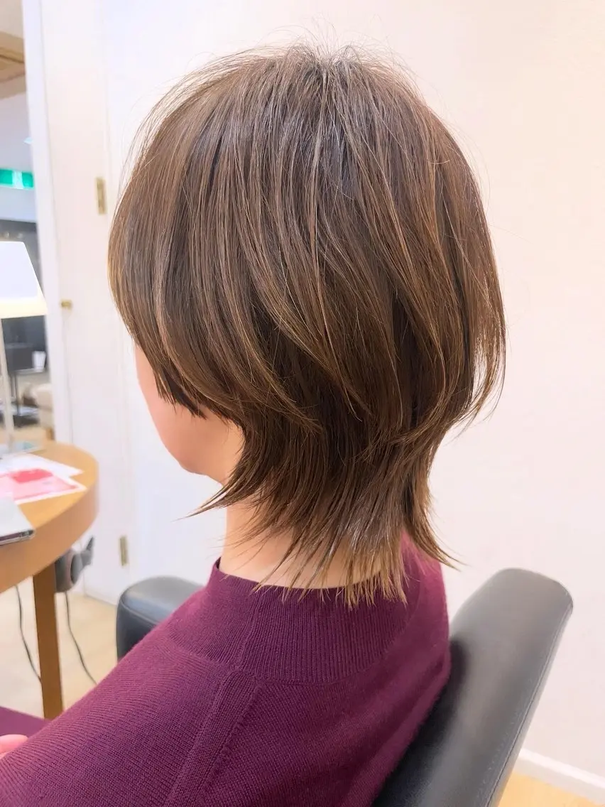 ミディアム カラー ハイライトカラー ハイライト ウルフカット 小酒井 智洋のヘアスタイル