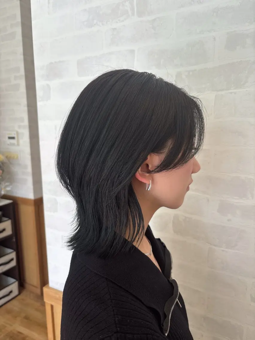 ミディアム カラー ハイレイヤー レイヤーカット カット ヘアカラー トリートメント 杉山 晃太のヘアスタイル