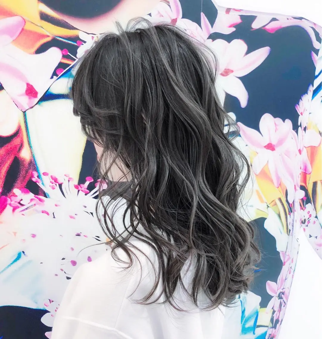 ロング カラー 趙 英来のヘアスタイル