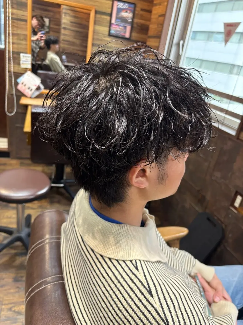 パーマ メンズ メンズ特化シャドウパ ーマラウンドマッシュのヘアスタイル
