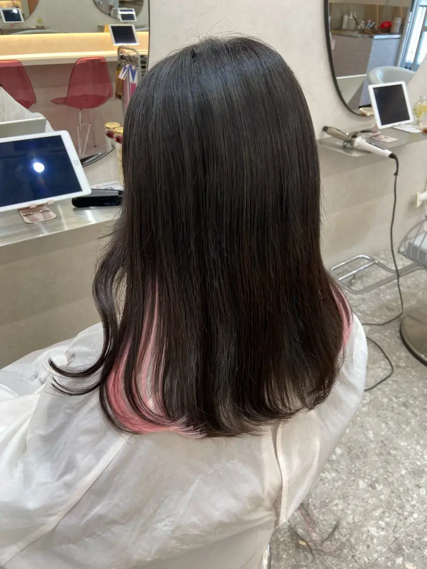 ミディアム カラー シールエクステ インナーカラー ピンクカラー エクステ 韓国風ヘア ヘアカラー トリートメント エクステ 新宿/韓国ヘア 中明度カラー/かやのヘアスタイル