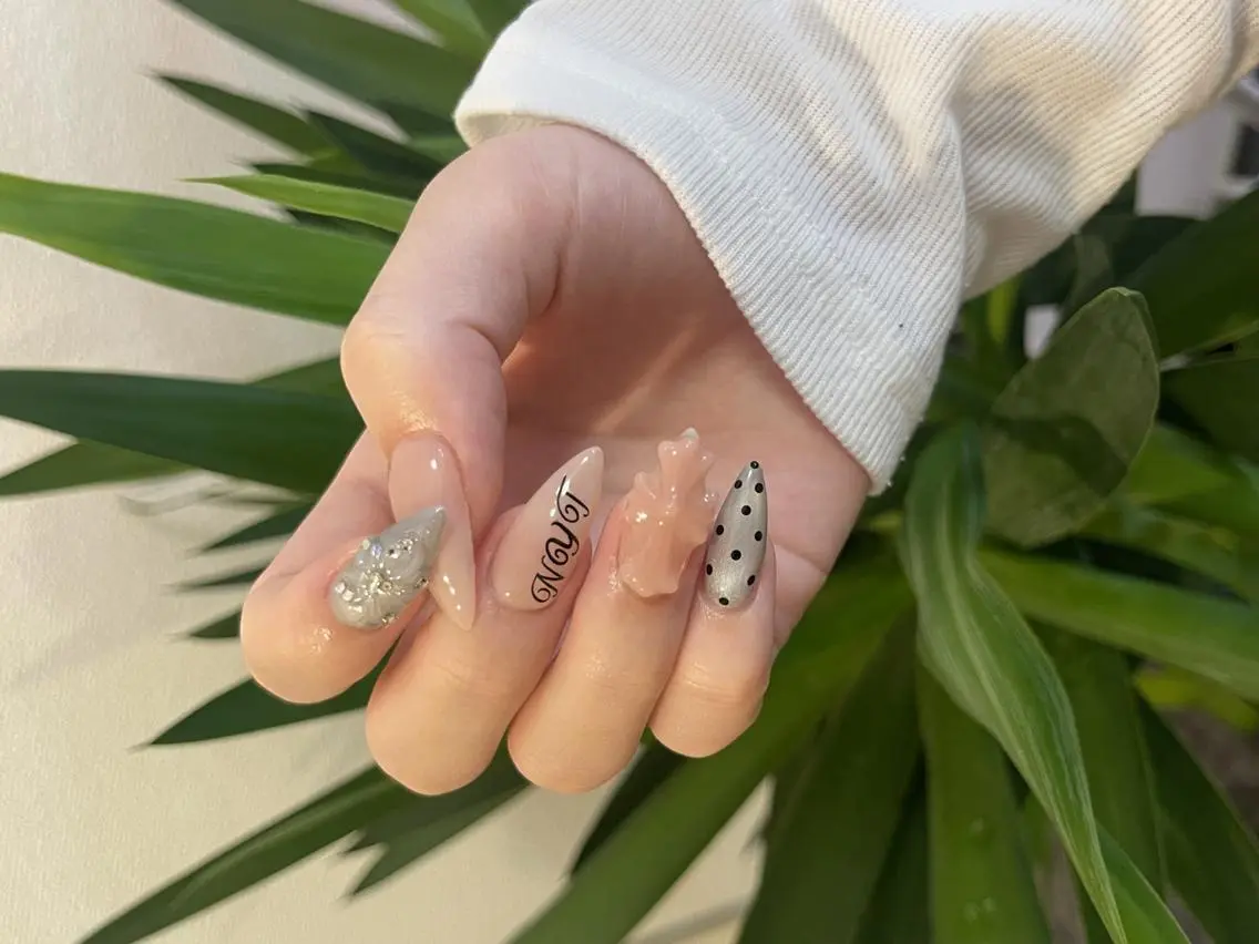 ネイル アニマル柄 オーロラネイル チークネイル フラッシュネイル ジェルネイル ハンドネイル NaMi Belle Nailのネイルデザイン