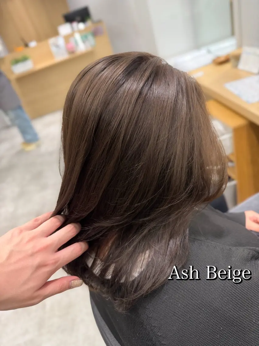 ミディアム カラー ミディアムレイヤー アッシュ ベージュカラー 透明感カラー グレージュ カット ヘアカラー 巻ける髪質改善🫧ハ イライト/永田汰伊智のヘアスタイル