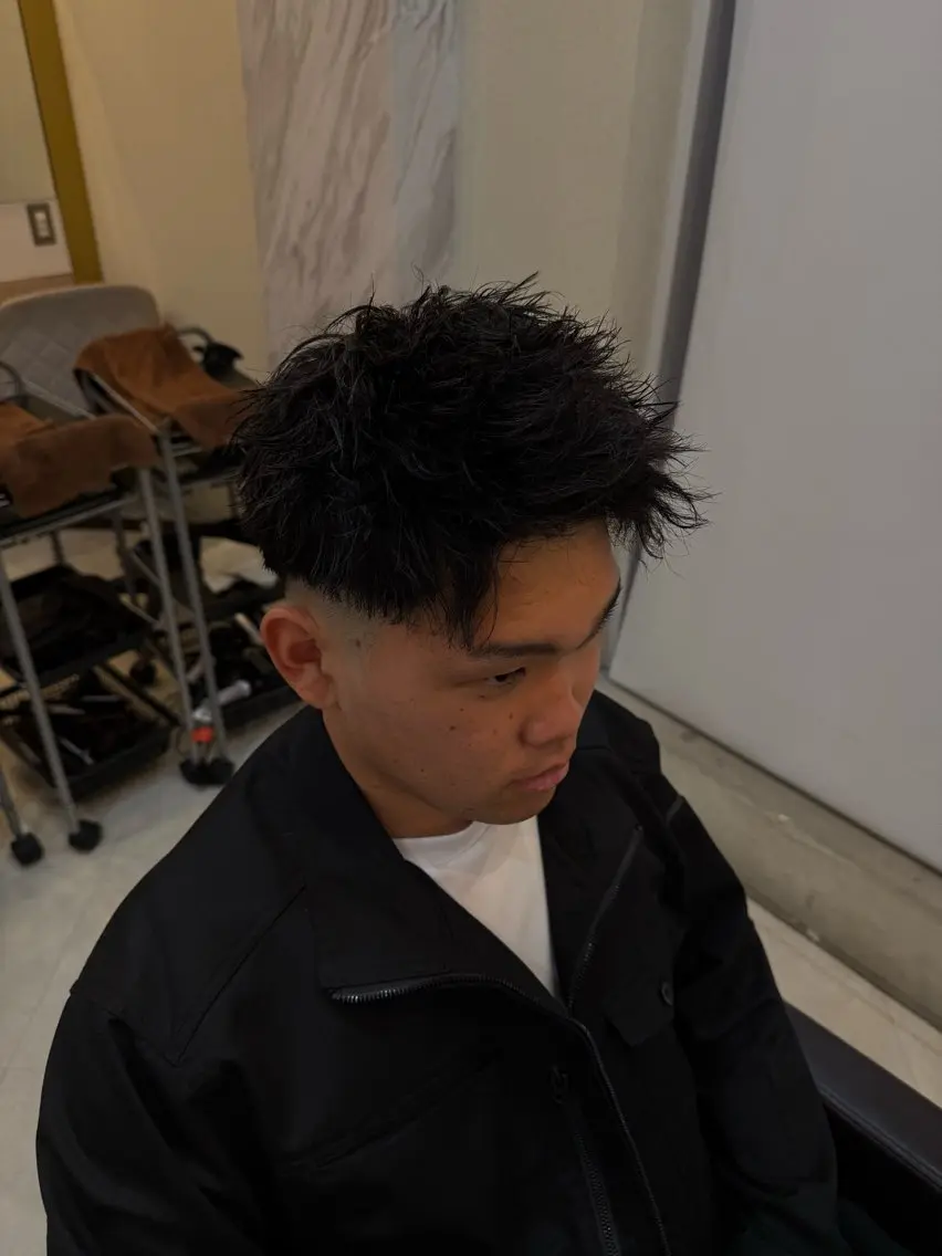 メンズ フェードカット メンズパーマ メンズツイストパーマ ツイストパーマ カット パーマ クラサワ オトのヘアスタイル