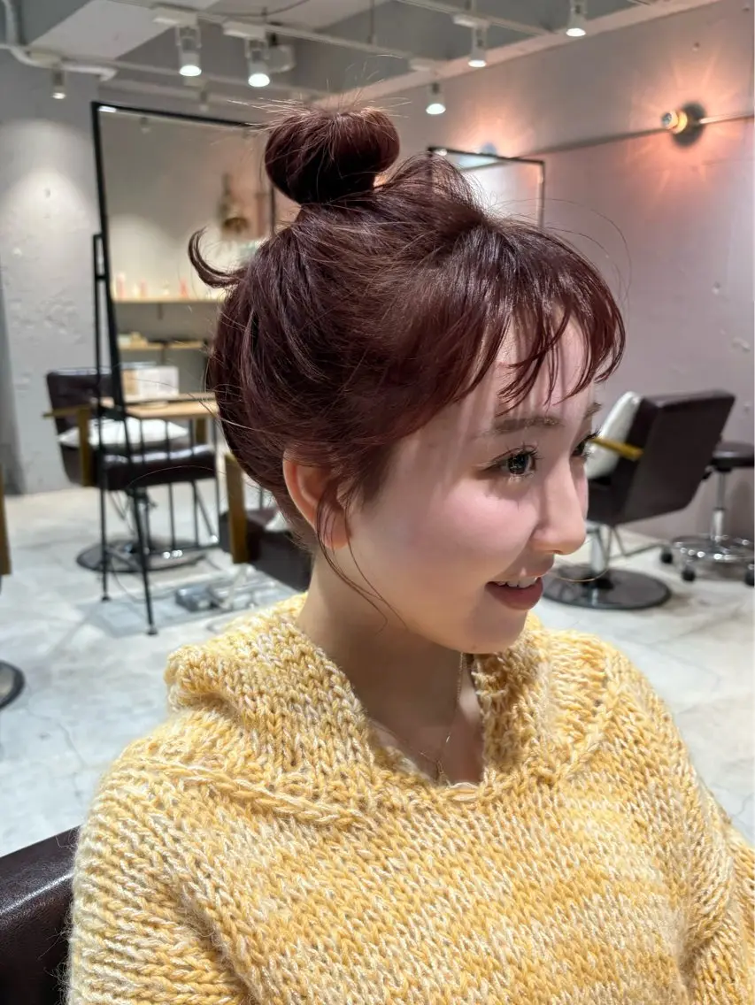 ミディアム カラー お団子ヘア ブラウンカラー ラベンダーカラー ラベンダーブラウン ピンクカラー カット ヘアカラー トリートメント mei|顔まわり ×透明感カラーのヘアスタイル