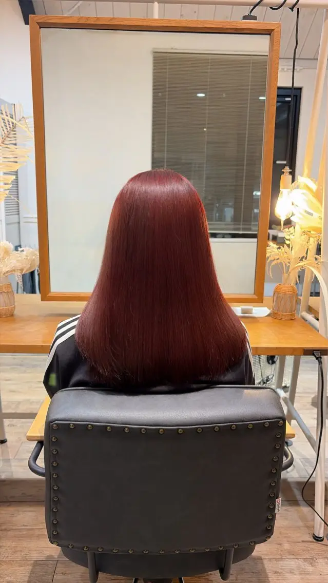カラー レッドカラー 安藤 陽加のヘアスタイル