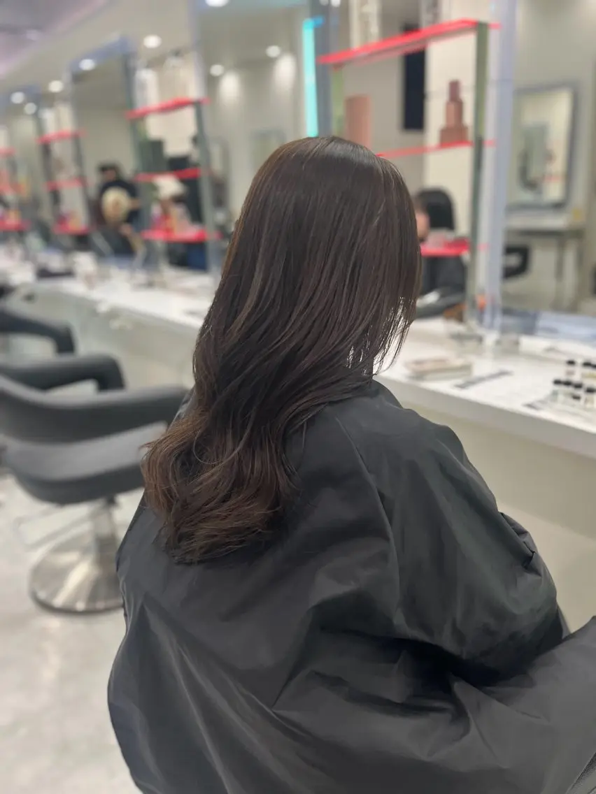 ロング カラー 透明感カラー ダークグレー ダークグレージュ グレージュ カット ヘアカラー トリートメント 赤み消し透明感🩶 銀座Ryota🩶のヘアスタイル