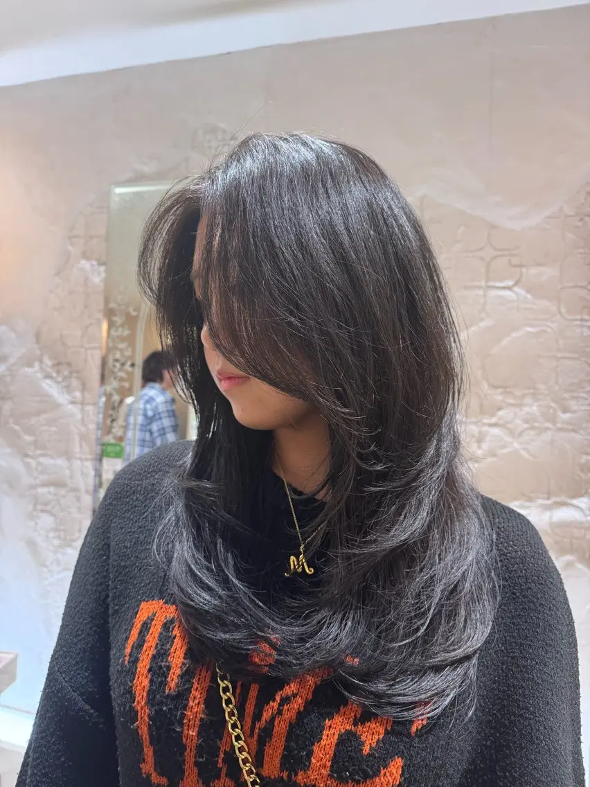 ロング レイヤーカット 福井 珠乃のヘアスタイル