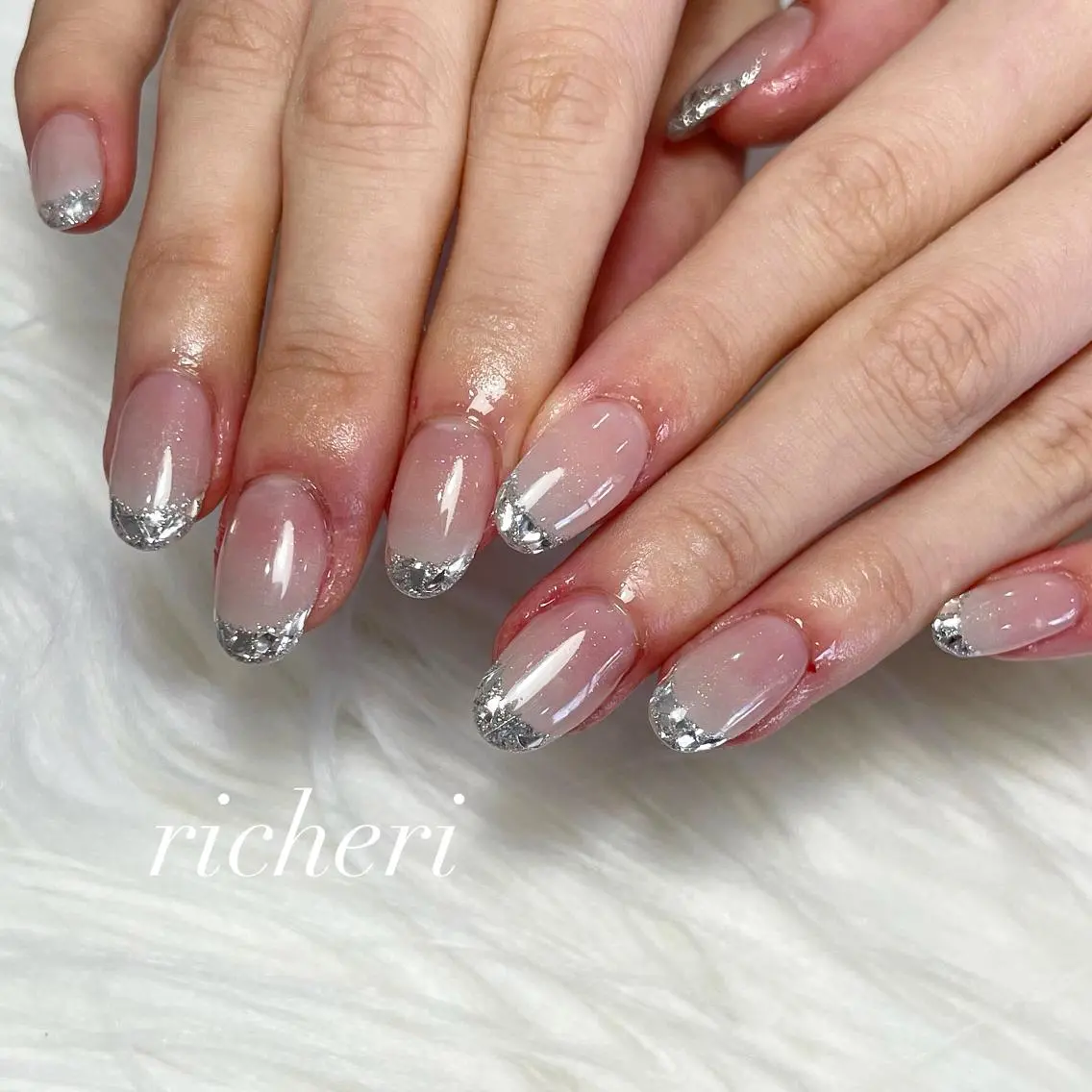ミディアム ネイル 韓国風ヘア アートネイル フレンチネイル ジェルネイル ガラスフレンチ richeri beautyのネイルデザイン