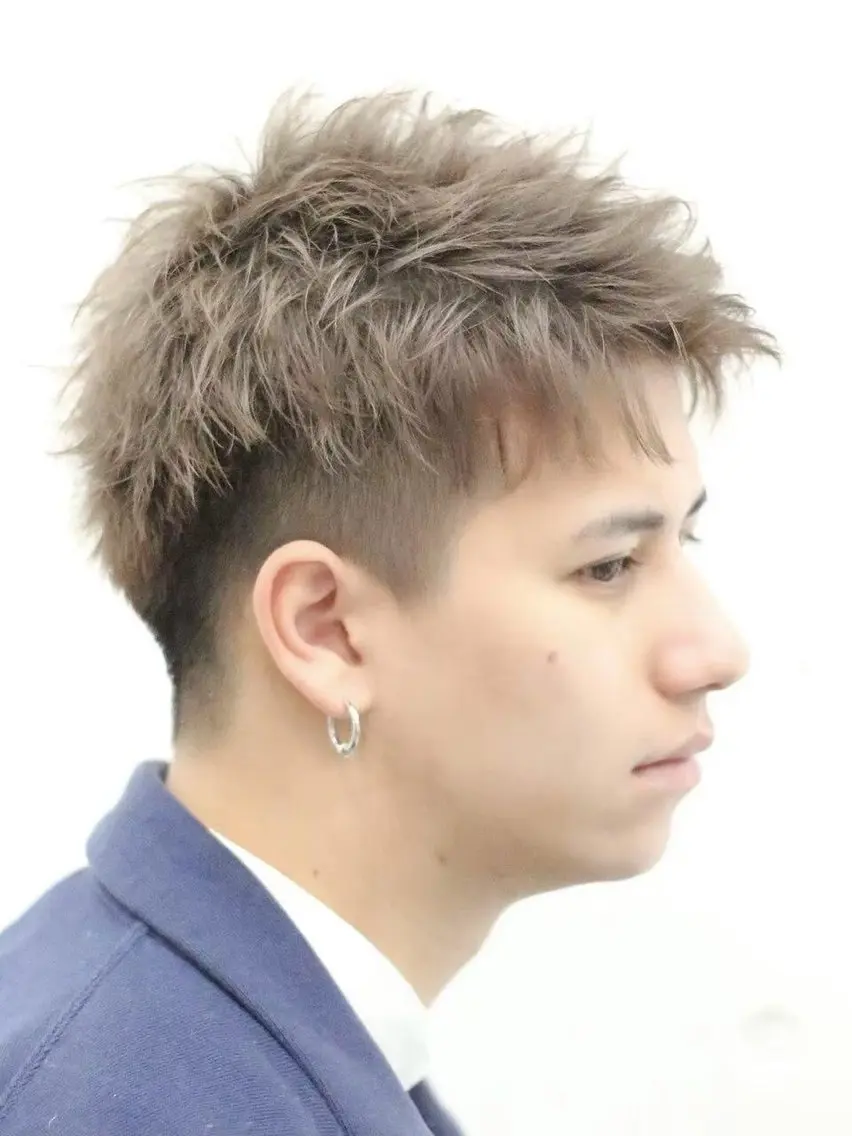 ショート カラー メンズ メンズブリーチ メンズハイトーン ベージュカラー ブリーチ ハイトーンカラー ヘアカラー fifth原宿 宮部蓮のヘアスタイル