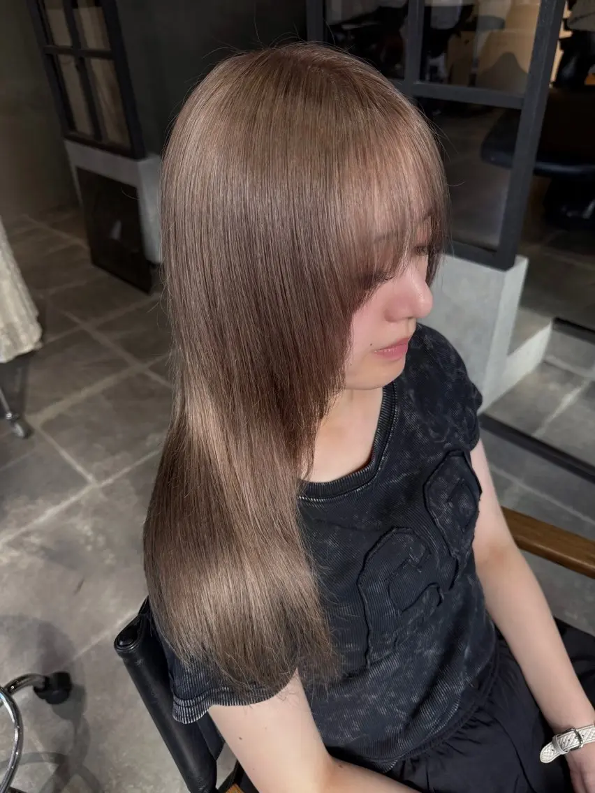 ロング カラー 透明感カラー ダブルカラー グレージュ カット ヘアカラー トリートメント 佐伯 桃のヘアスタイル