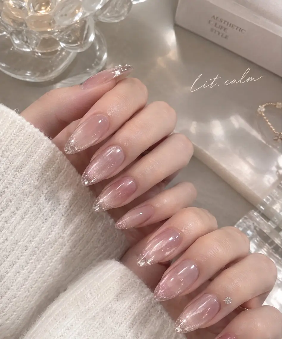 ネイル ジェルネイル グラデーション キラキラネイル ラメ(グリッター) ラメグラデーション ハンドネイル ハンドケア lit. calm 代々木のネイルデザイン