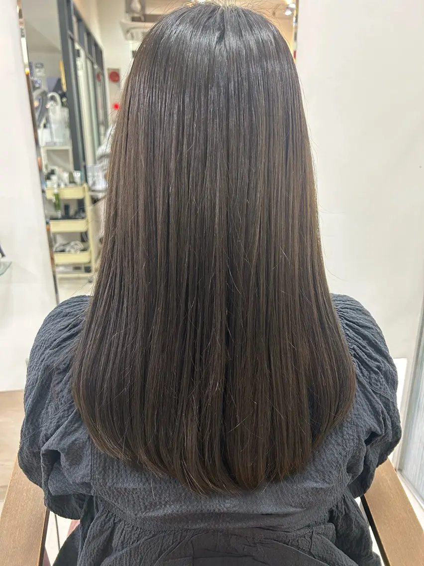 ロング カラー グレージュ オリーブグレージュ オリーブグレー 栗田 優月のヘアスタイル