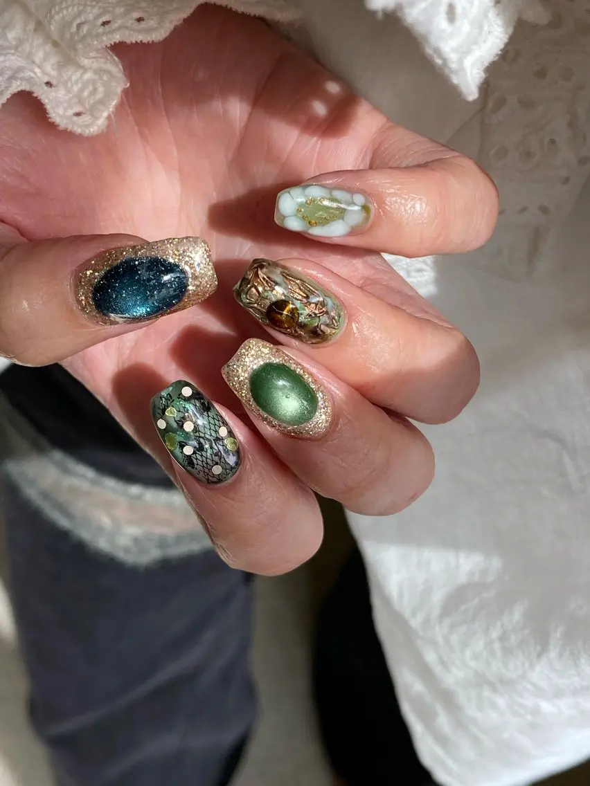 ネイル 成人式 フラッシュネイル フレンチネイル ガーリー キラキラネイル ハンドネイル 草加ニュアンスネイル 🌚hersのネイルデザイン