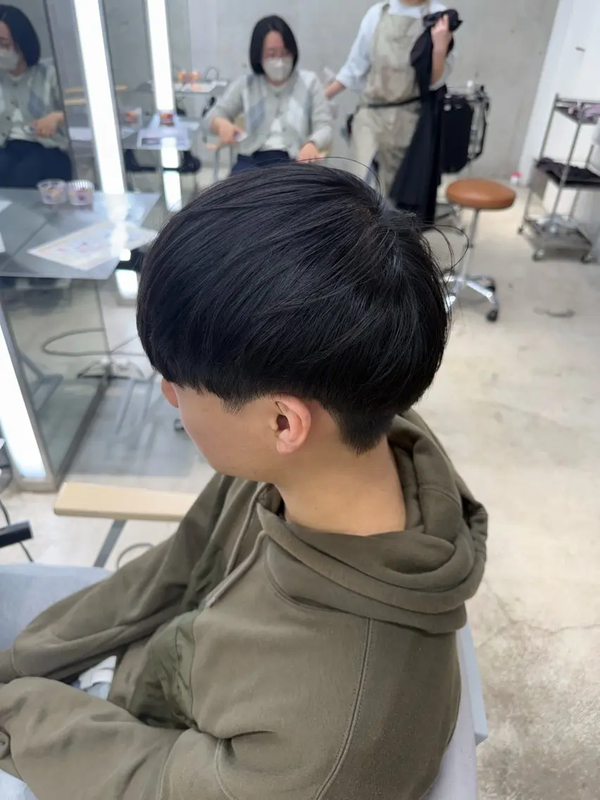 メンズ カット メンズ毛流れパーマ ブリーチSHIONのヘアスタイル