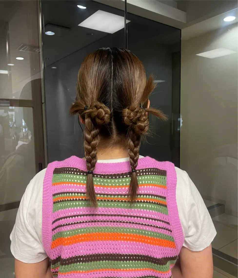 セミロング ヘアアレンジ 垢抜け小顔レイヤー オリーブ/スミレのヘアスタイル
