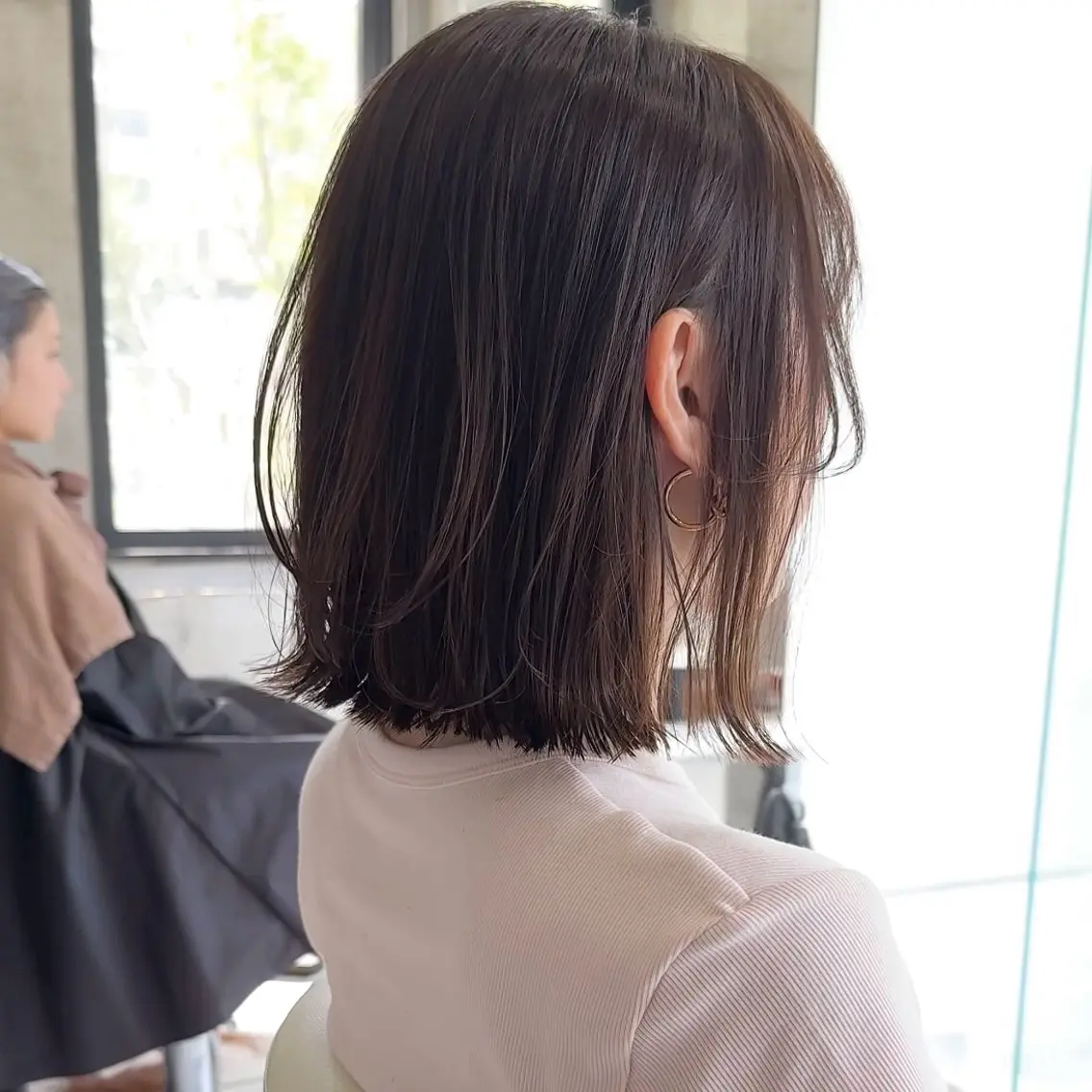 ミディアム カラー 切りっぱなしボブ ボブレイヤー ボブ レイヤーカット 外ハネヘア 畔上 尚也のヘアスタイル