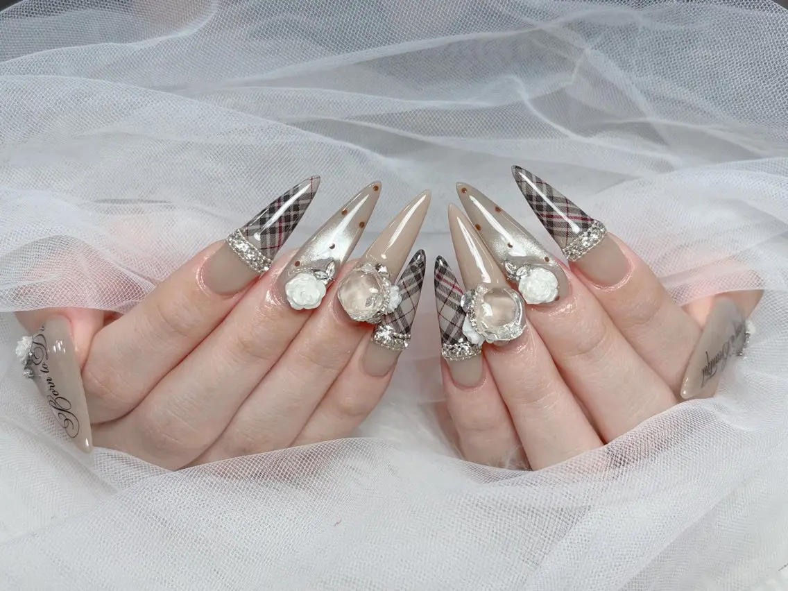 ネイル アートネイル 長さ出し ジェルネイル 韓国ネイル マグネットネイル ハンドネイル Cloudy Chan Nailのネイルデザイン