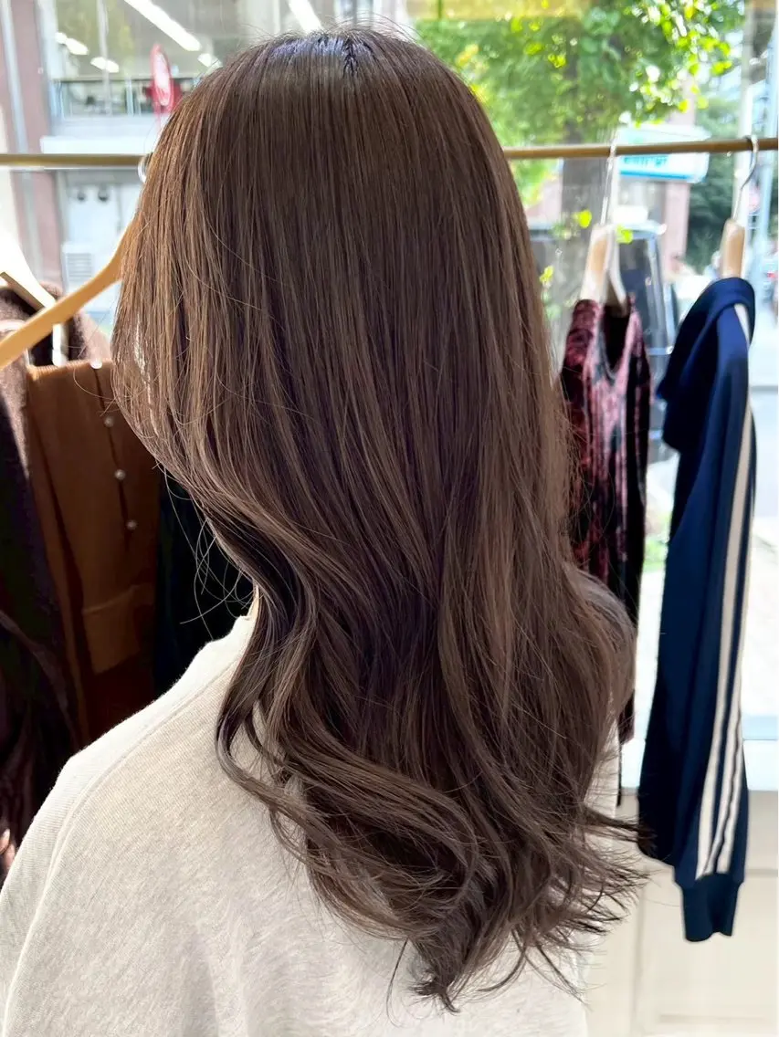 セミロング カラー 森 彩夏のヘアスタイル