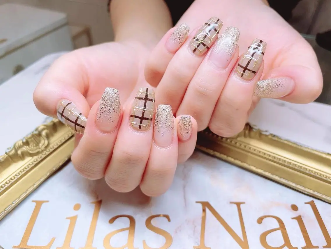 ネイル フレンチネイル ジェルネイル グラデーション ハードジェル ラメ(グリッター) Lilas Nailのネイルデザイン