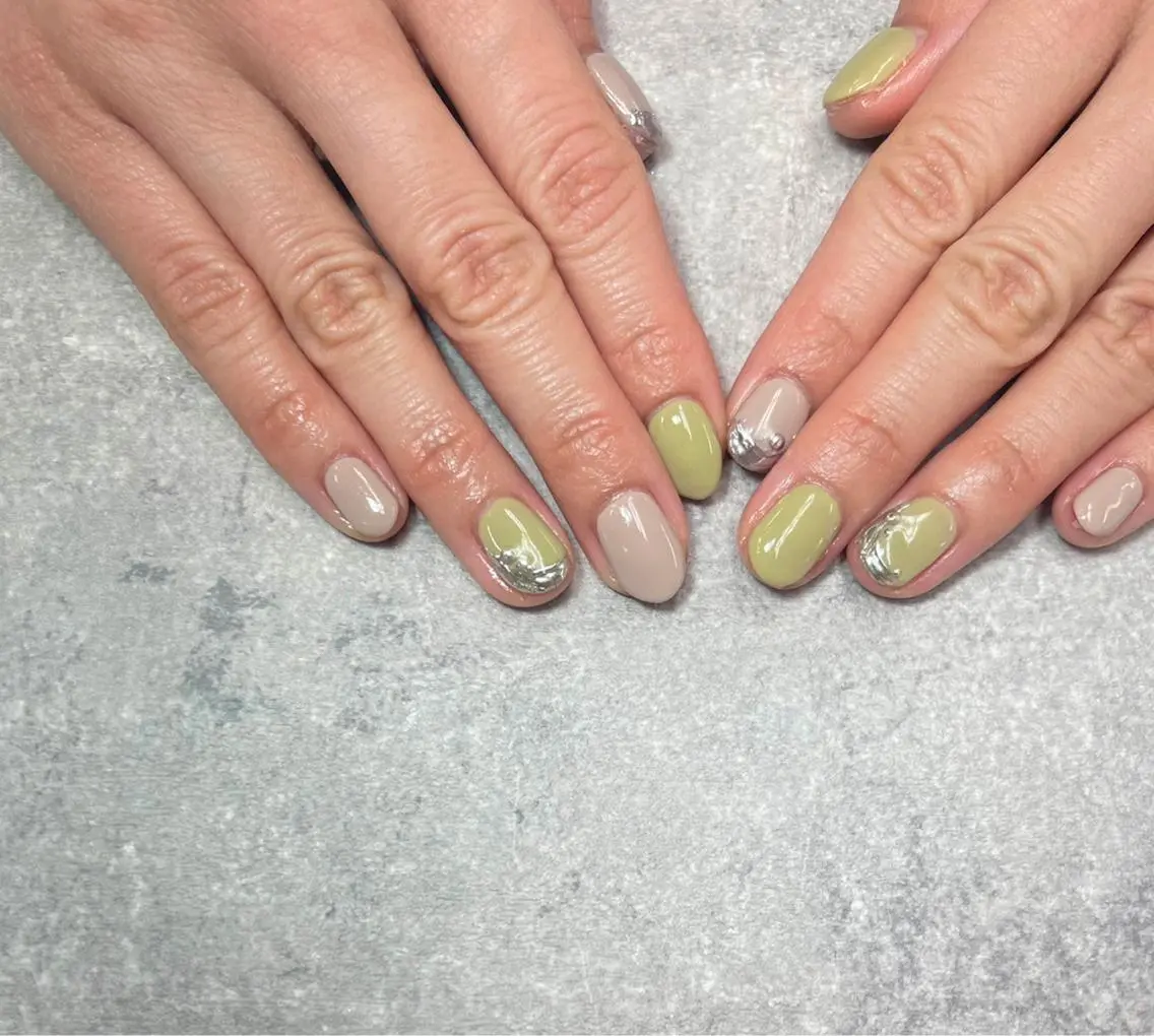 ネイル グリーン ワンカラーネイル 春ネイル ハンドネイル FASTNAIL PLUS 新宿店のネイルデザイン
