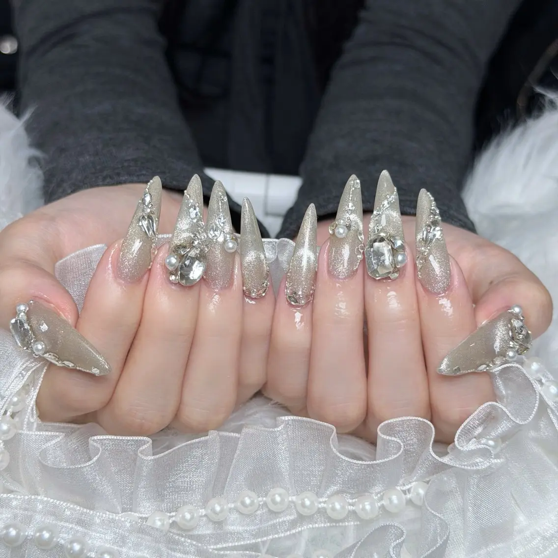 ネイル オーロラネイル ボルドー ブラウン 氷ネイル・うるうるネイル キラキラネイル ハンドネイル Julli NailStudioのネイルデザイン