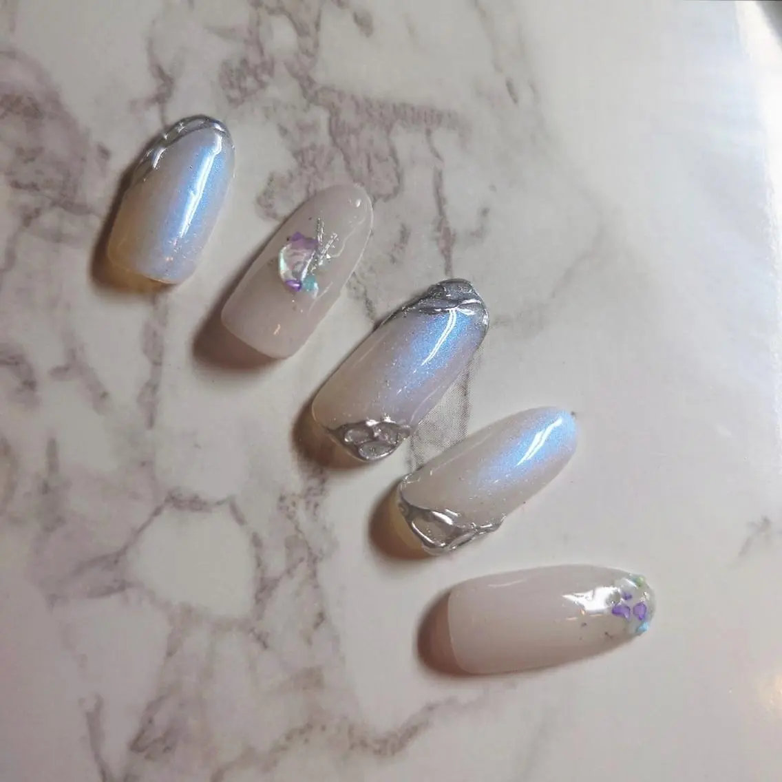 ネイル キラキラネイル 夏ネイル ホワイト nailroom Girasoleのネイルデザイン
