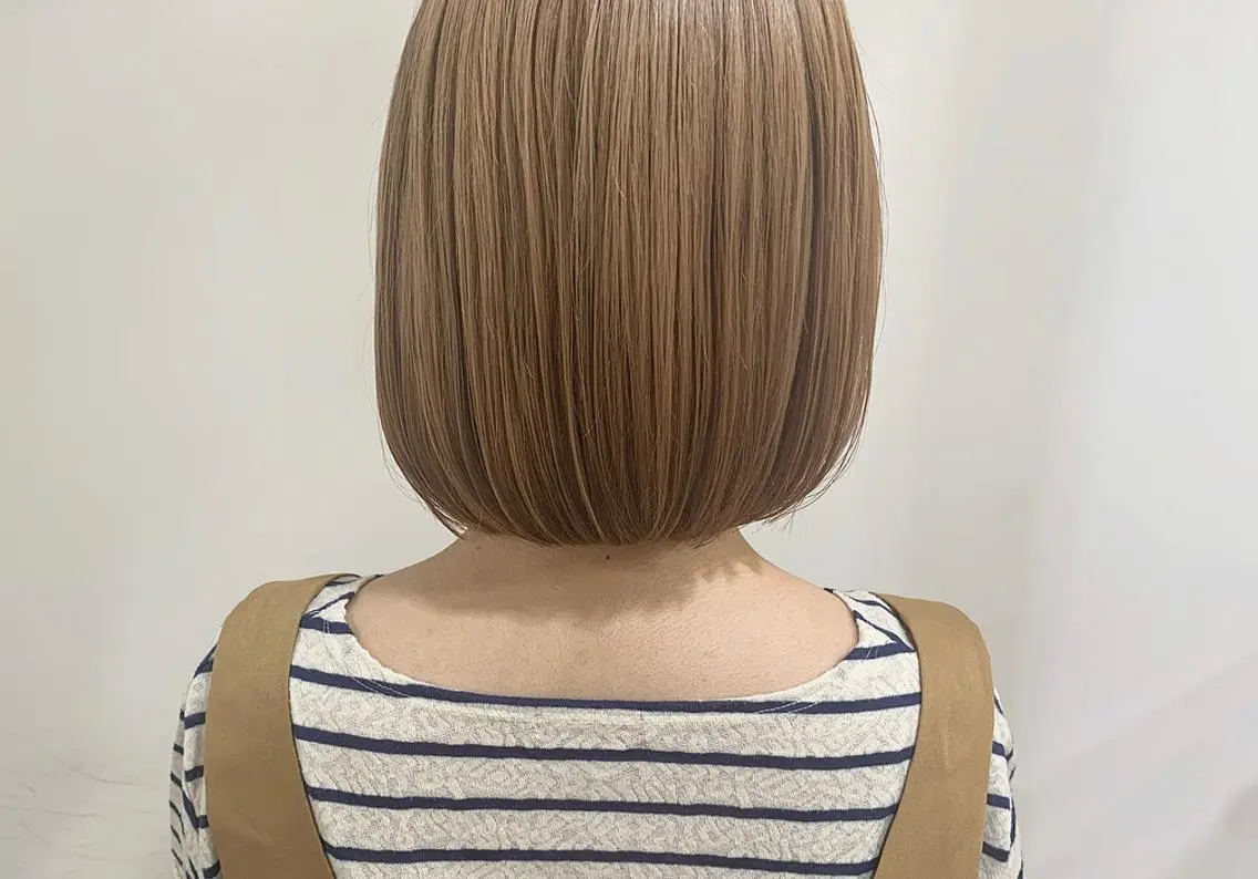 ミディアム カラー ヘアアレンジ ベージュカラー ミルクティーベージュ ボブ たかいわ みきのヘアスタイル