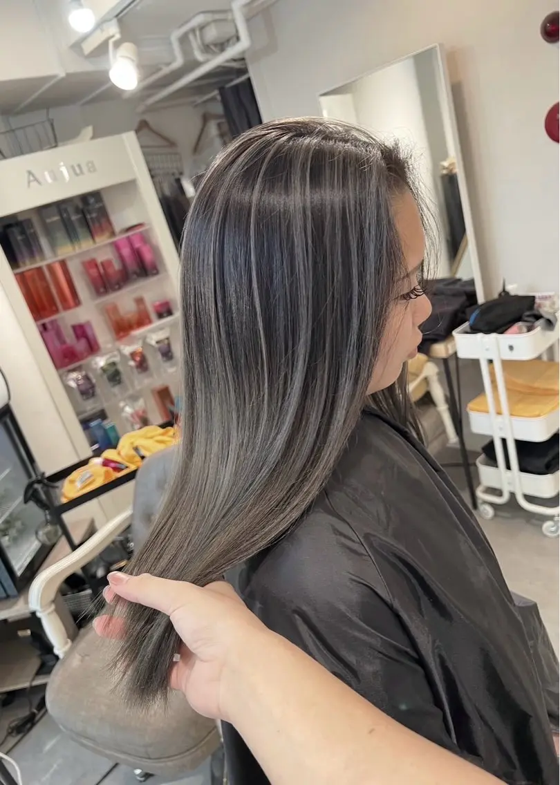ミディアム カラー バレイヤージュ グレージュ レイヤーカット 指名数No.1 /NAOYAのヘアスタイル