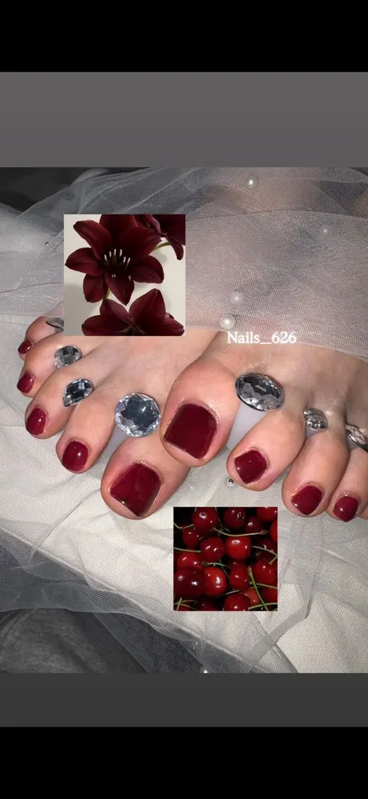 ネイル ボルドー フットネイル ガーリー キラキラネイル 韓国ネイル フットネイル Nails__626 Ayuのネイルデザイン