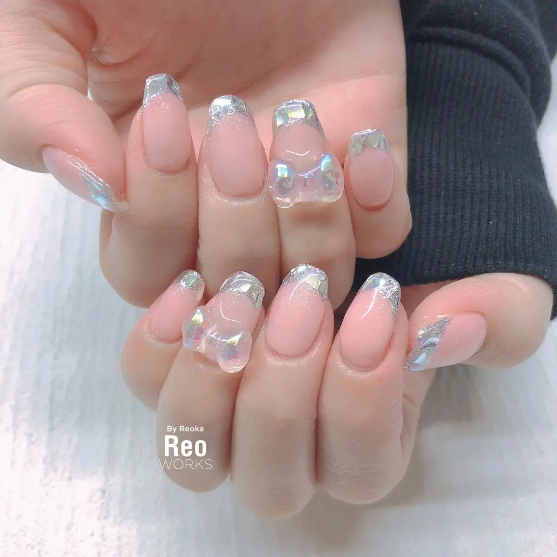 ミディアム ネイル フレンチネイル ガラスフレンチ ハンドネイル Blowe ニュアンスのネイルデザイン