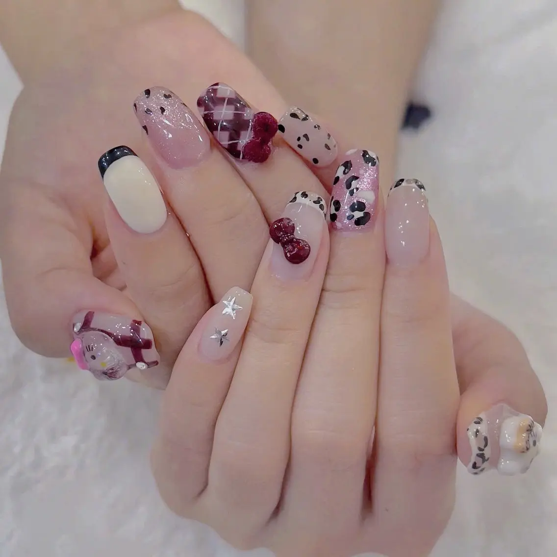 ネイル ボルドー ブラウン チークネイル ドット フットネイル ハンドネイル NAILS BAR SHINJUKUのネイルデザイン