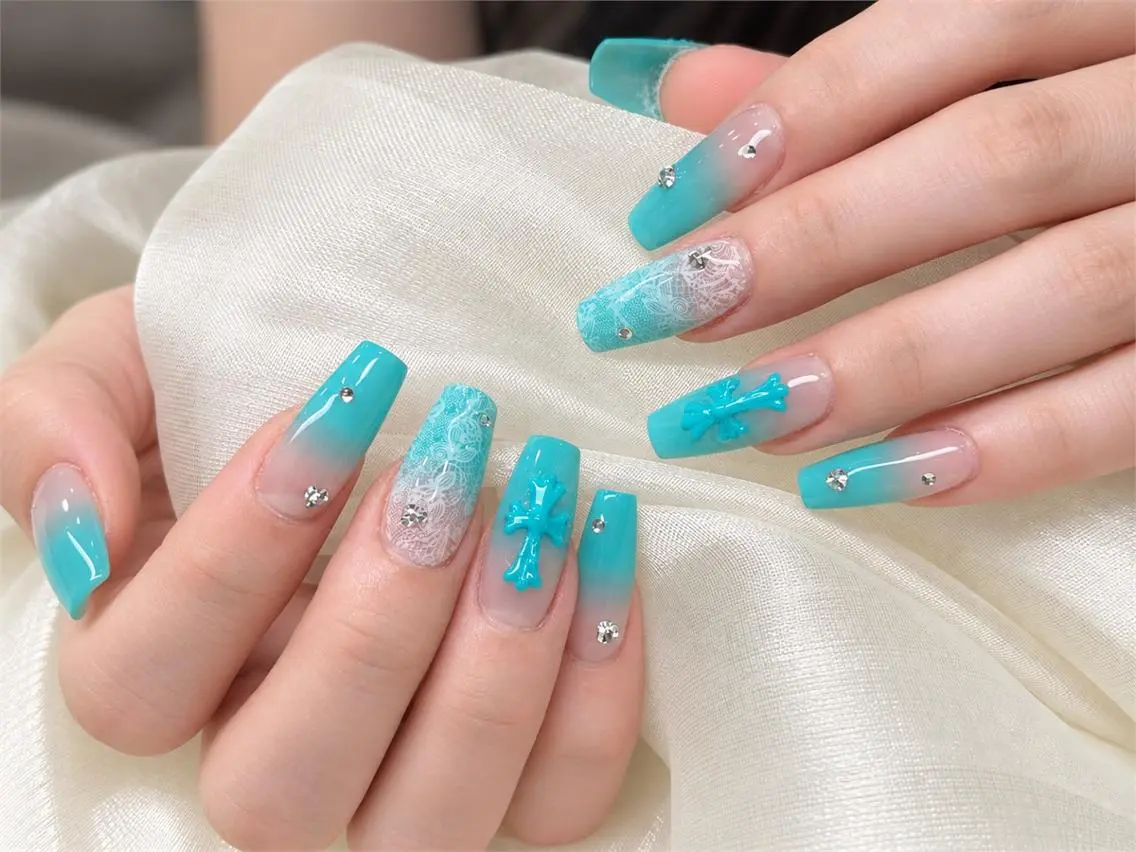 ネイル ブルー ラメ(グリッター) ロングネイル Mio ちゃんのネイルデザイン