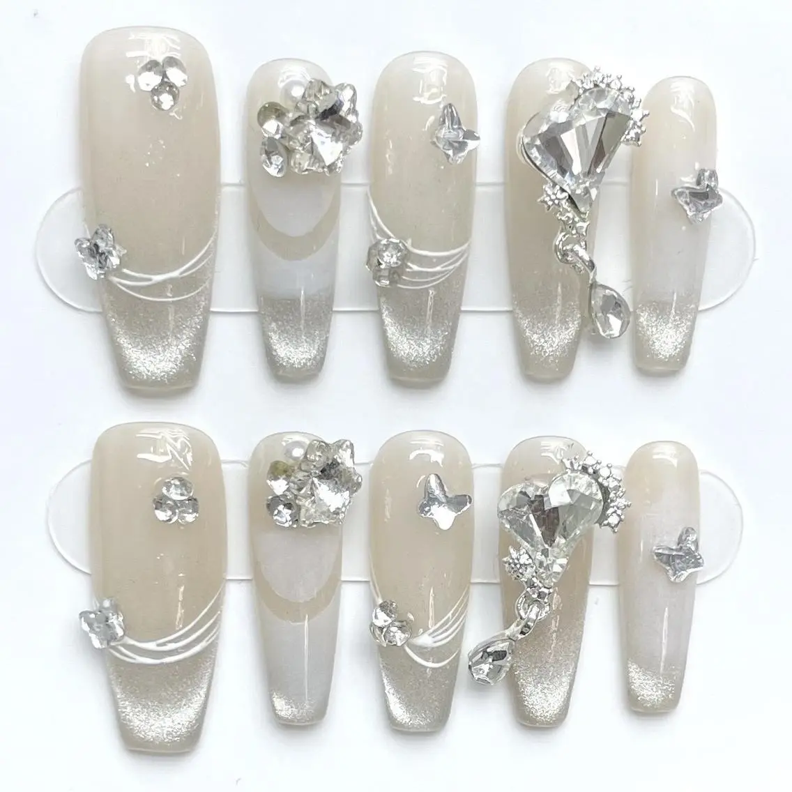ネイル ハンドネイル ハンドケア Queenie 🦋のネイルデザイン