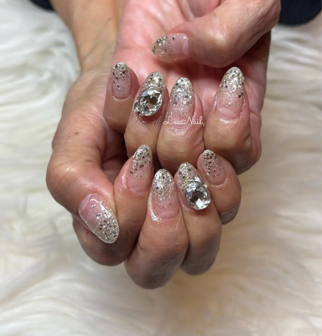 ネイル キラキラネイル シルバー Lea Nailのネイルデザイン