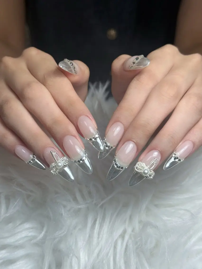 ネイル フレンチネイル ジェルネイル キラキラネイル 韓国ネイル マグネットネイル Julli NailStudioのネイルデザイン