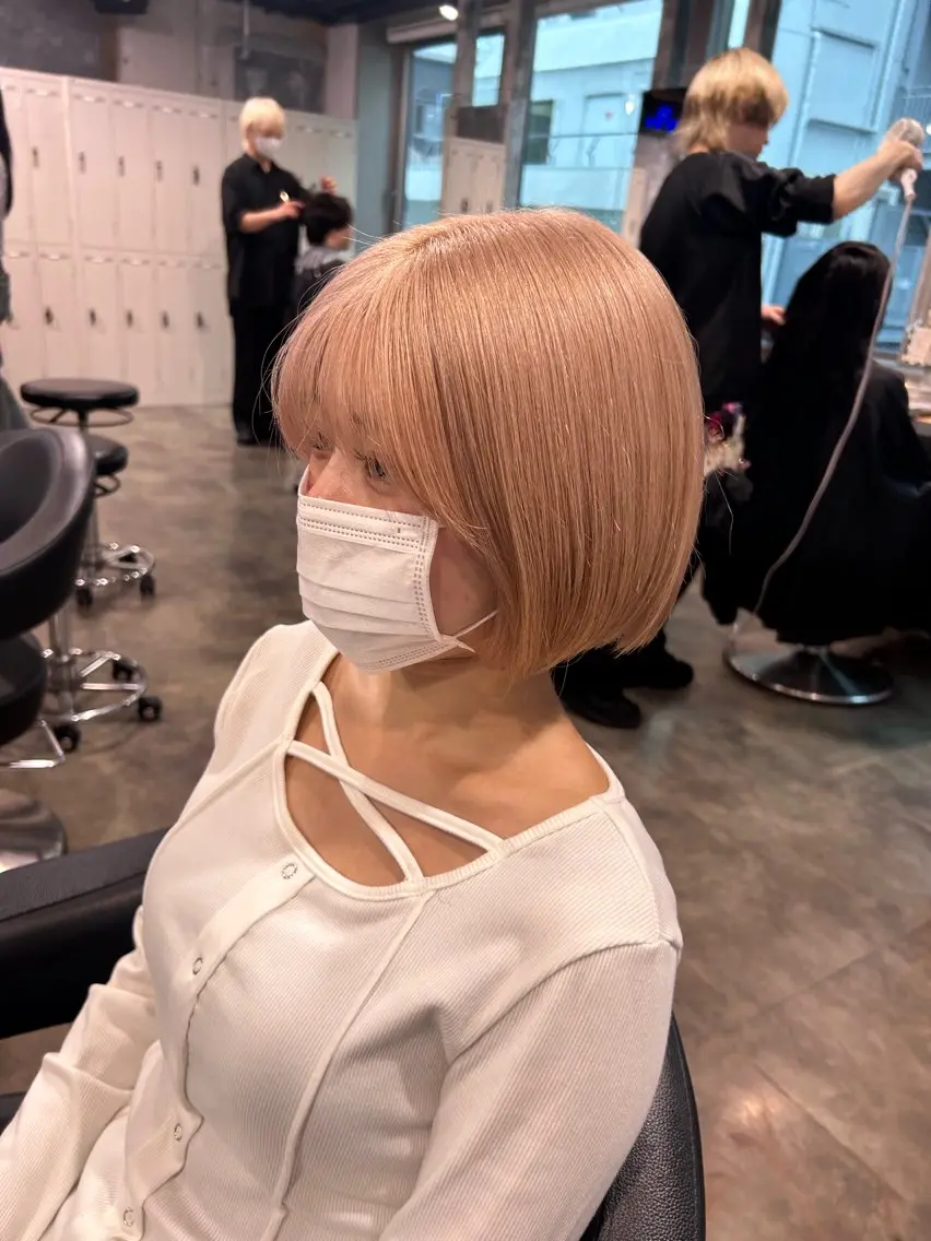 ミディアム カラー カット ヘアカラー トリートメント 寒色🦋ブロンド💙 ブリーチ/レイヤーのヘアスタイル