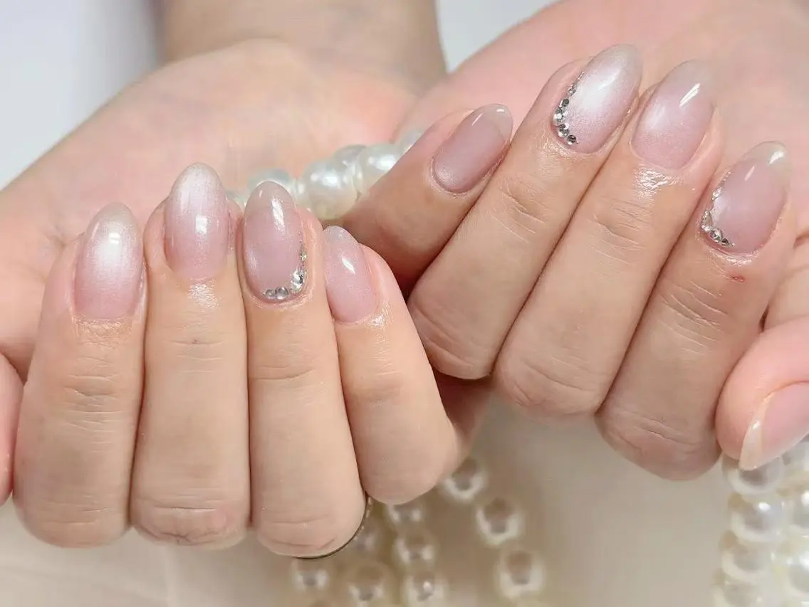 ネイル オーロラネイル 長さ出し フレンチネイル ガーリー キラキラネイル Lucky nail salonのネイルデザイン