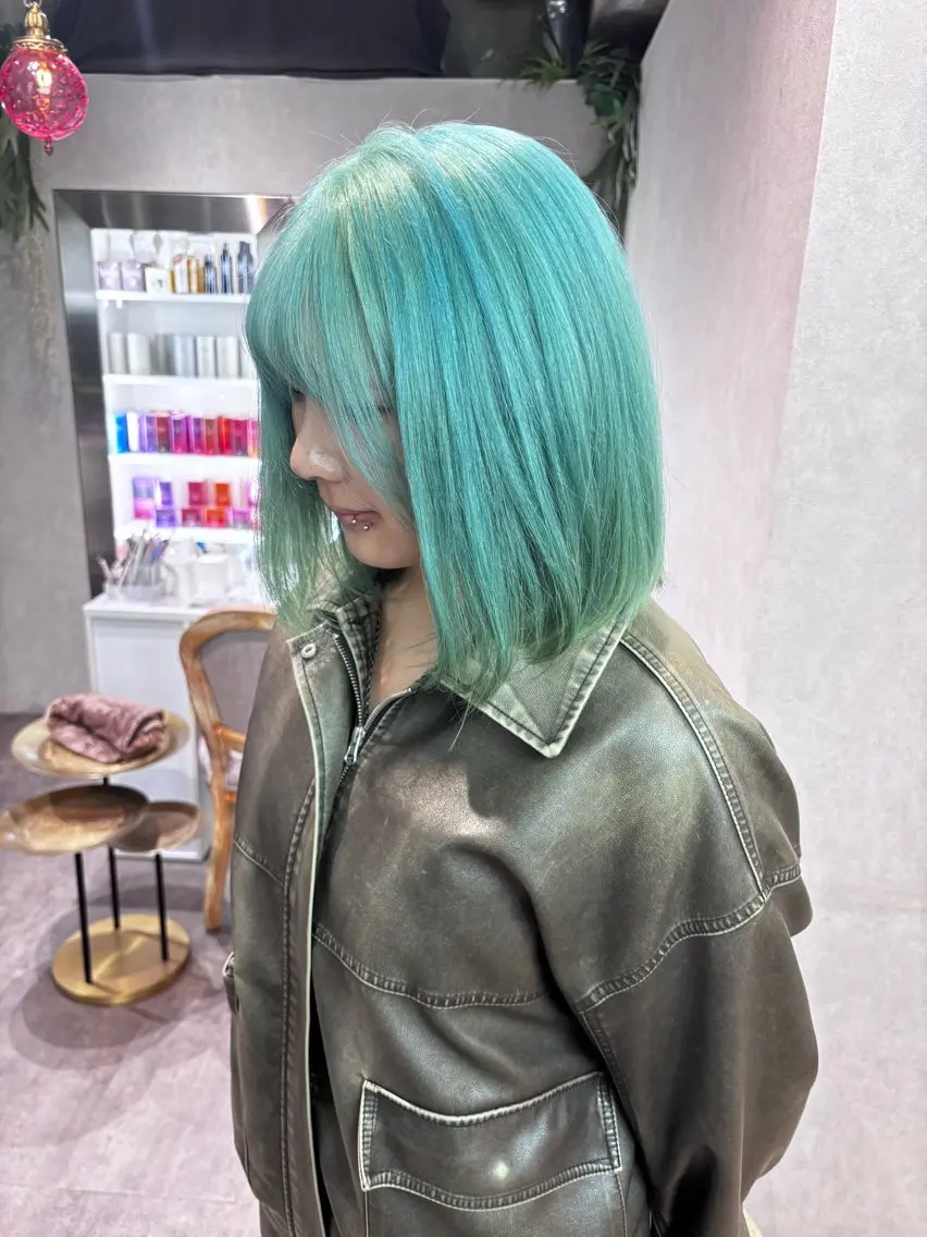 セミロング カラー ヘアアレンジ 切りっぱなしボブ ブリーチ ダブルカラー イヤリングカラー ハイライトカラー ヘアカラー iona/ハイトーン /ネイルのネイルデザイン