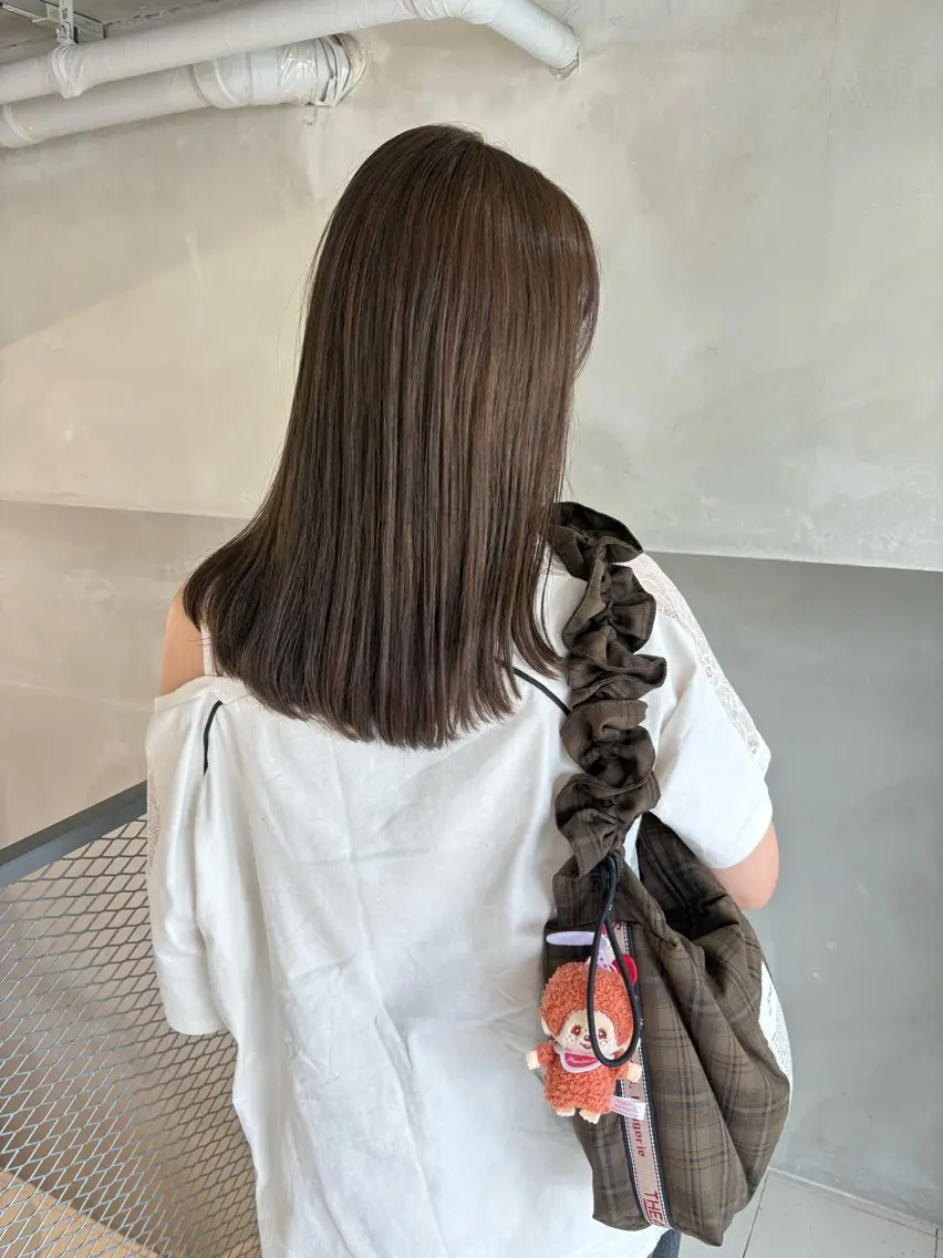セミロング カラー グレージュ オリーブグレージュ オリーブグレー カット ヘアカラー トリートメント 透明感カラー🫧 nanohaのヘアスタイル